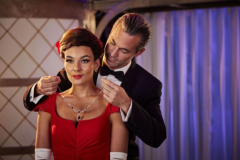 Pretty Woman, die Geschichte über das ungleiche Paar Vivian und Edward, kommt mit der Musik von Bryan Adams als Live-Erlebnis ins Deutsche Theater.
