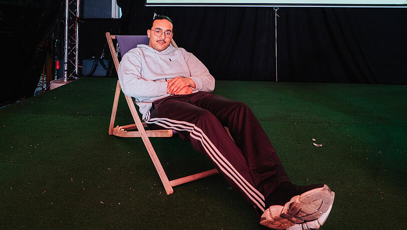 Zaid ist stolz, dass Jordanien bei der WM spielt. Zaid ist stolz, dass Jordanien bei der WM spielt.
