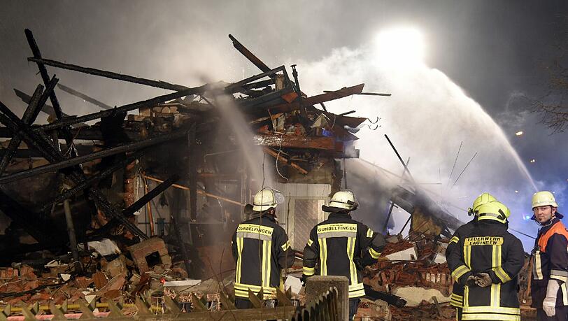 Bei der Explosion eines Wohnhauses in Gundelfingen an der Donau kam eine Frau ums Leben Bei der Explosion eines Wohnhauses in Gundelfingen an der Donau kam eine Frau ums Leben