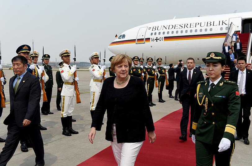 Angela Merkle kurz nach der Landung in Peking.