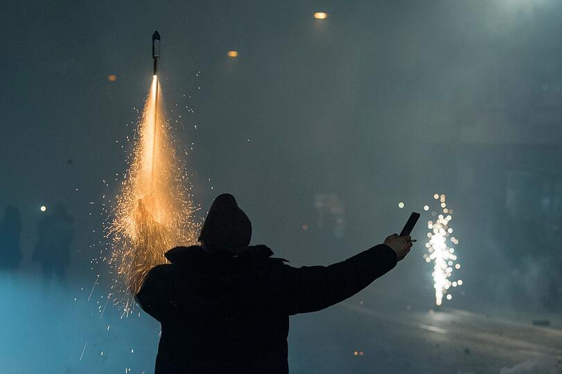 Dutzende Einsätze hielten die Polizei in ganz Bayern in der Silvesternacht auf Trab. (Symbolbild)