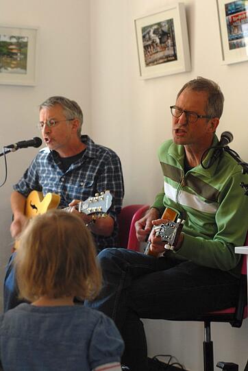 Der Familiennachmittag im KEKKO Kreativ mit bayerischer Musik.