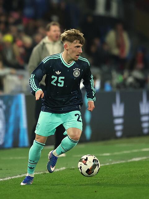 L&auml;nderspiel Schweiz - Deutschland, St. Jakob-Park, Lennart Karl (Deutschland) am Ball.