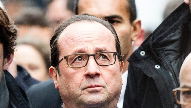 Francois Hollande trifft am Tatort ein. Francois Hollande trifft am Tatort ein.