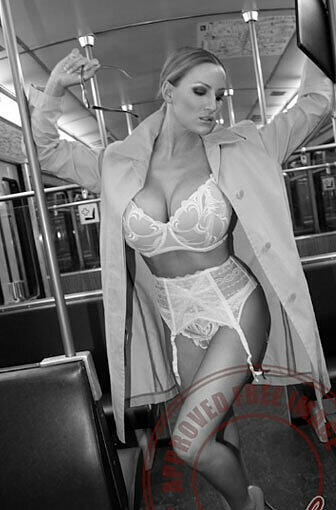 Sexy Shooting in der Münchner U-Bahn und weitere heiße Bilder von der hübschen Münchnerin Jordan Carver (25)!