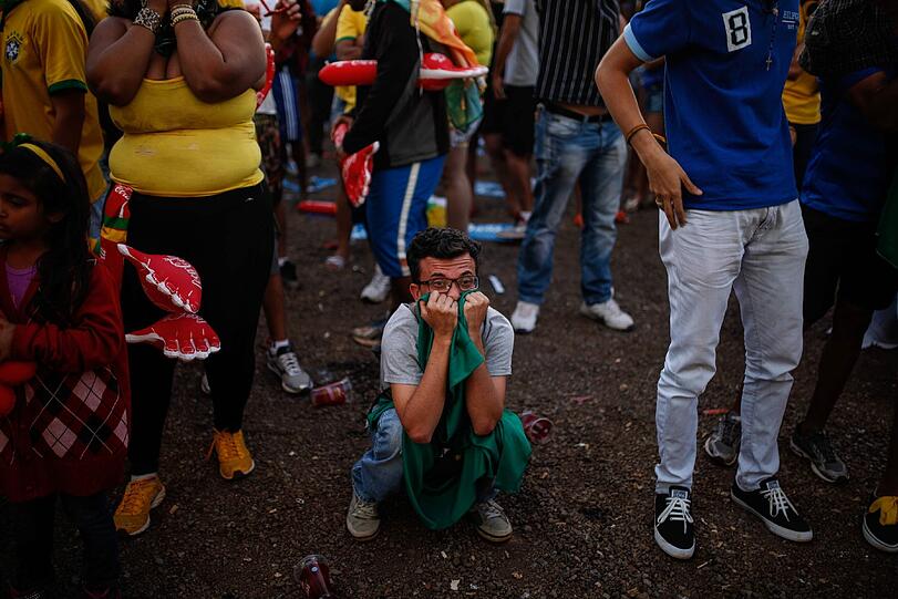 Die brasilianischen Fans konnten es nicht fassen. Ergreifende Szenen der Trauer. Die Bilder.