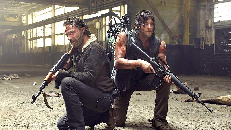 Andrew Lincoln als Rick Grimes und Norman Reedus als Daryl Dixon in einer Szene aus "The Walking Dead". Andrew Lincoln als Rick Grimes und Norman Reedus als Daryl Dixon in einer Szene aus "The Walking Dead".