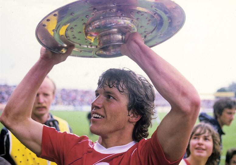 Lothar Matthäus kam 1984 von Borussia Mönchengladbach zu den Bayern. In vier Jahren feierte der Mittelfeldspieler drei Meistertitel mit den Bayern, ehe...