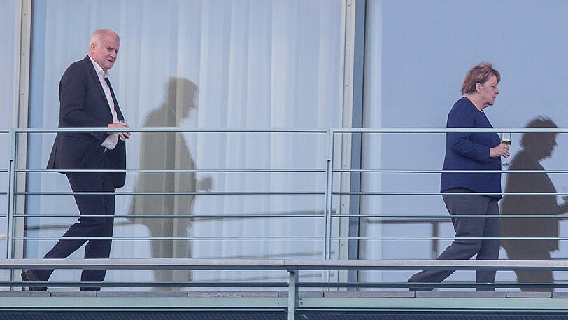 Ein Bild vom Samstag: Angela Merkel mit Horst Seehofer auf einem Balkon des Bundeskanzleramts.