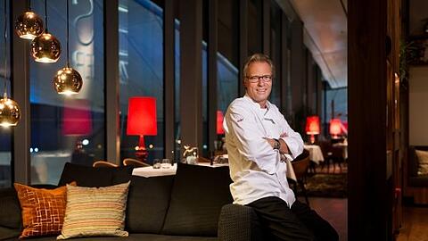 Chefkoch Bobby Bräuer hat im ersten Jahr im EssZimmer gleich einen Stern vom Guide Michelin erhalten.