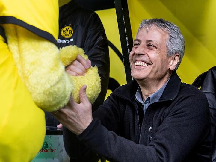 Durfte sich an seinem Geburtstag über drei Punkte seiner Mannschaft freuen: BVB-Coach Lucien Favre.