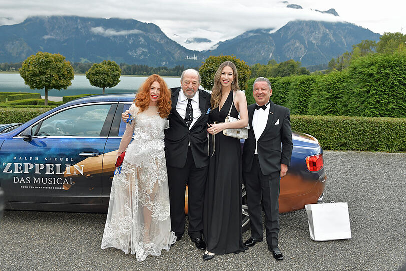 Ralph Siegel und Frau Laura mit Tochter Alana und Jörg Woltmann