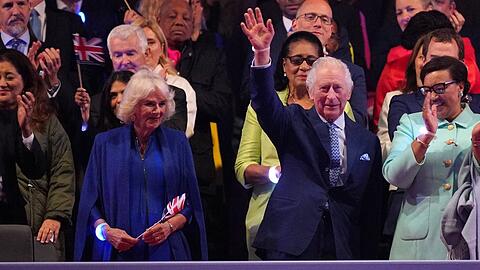 Am Tag des Krönungskonzerts hatten Königin Camilla und König Charles III. einen besonderen Einsatz: Sie drehten mit Katy Perry und Lionel Richie ein Video für "American Idol".