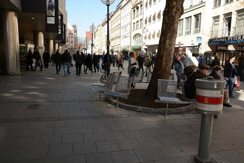 Die neuen Bänke für die Fußgängerzone.