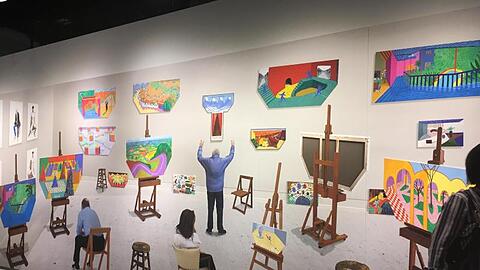 Zu den Exponaten der Kunstmesse Art Basel in Miami gehört das Gemälde "Inside It Opens Up As Well" des Künstlers David Hockney.