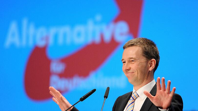 AfD-Bundesvorsitzender Bernd Lucke fühlt sich in seiner von Anfang an zögerlichen Haltung gegenüber Pegida bestätigt. AfD-Bundesvorsitzender Bernd Lucke fühlt sich in seiner von Anfang an zögerlichen Haltung gegenüber Pegida bestätigt.