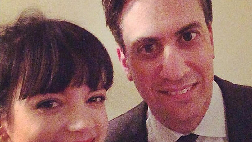 Mit einem Selfie erreichen Ed Miliband und Lily Allen ihre fünf Millionen Follower auf Twitter