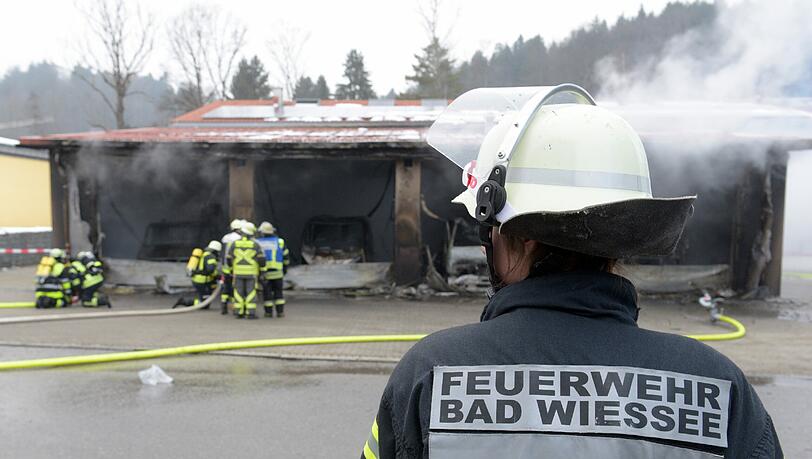 Die Bilder vom Feuerwehreinsatz nach der Explosion in Bad Wiessee.