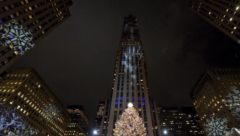 Großes Funkeln in New York: Der Weihnachtsbaum vor dem Rockefeller Center leuchtet mit. Großes Funkeln in New York: Der Weihnachtsbaum vor dem Rockefeller Center leuchtet mit.