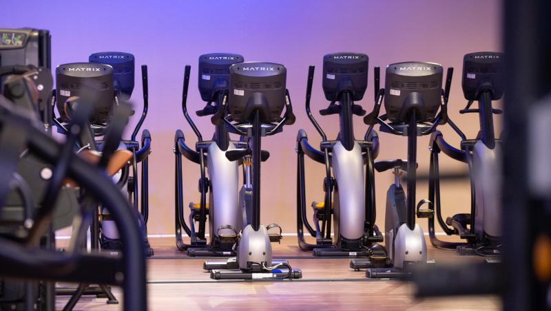 In vielen Fitnessstudios und bei anderen nicht lieferbaren Dienstleistungen erhalten Kunden Gutscheine. In vielen Fitnessstudios und bei anderen nicht lieferbaren Dienstleistungen erhalten Kunden Gutscheine.