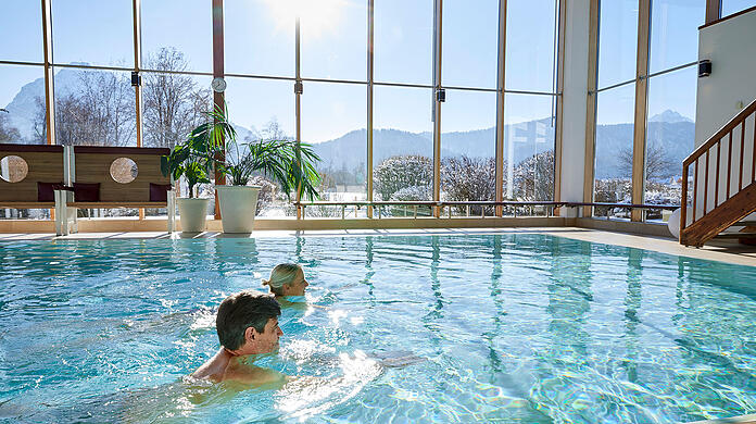 Wellness zu zweit mit traumhaftem Alpenblick.