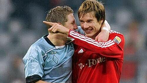 Wie einst der Schweini: Holger Badstuber (r.) stammt ebenfalls wie der Nationalspieler aus der eigenen Jugend des FC Bayern, nun verlängerte Badstuber seinen Vertrag bis 2014. Wie einst der Schweini: Holger Badstuber (r.) stammt ebenfalls wie der Nationalspieler aus der eigenen Jugend des FC Bayern, nun verlängerte Badstuber seinen Vertrag bis 2014.
