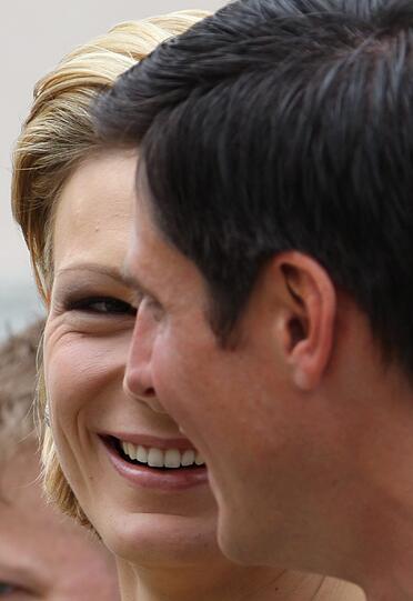 Maria Riesch: Standesamtliche Trauung in der goldenen Robe. Der Ski-Star hat in Partenkirchen den Manager Marcus Höfl geheiratet.