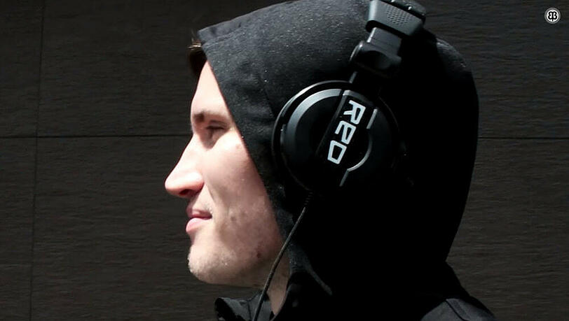 Der "Audio Engineer's Hoodie" kommt ganz in schwarz daher