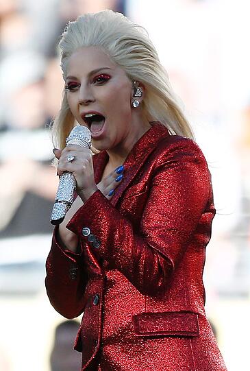 Lady Gaga durfte vor Anpfiff die Nationalhymne der USA singen