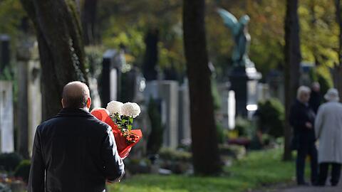Auf dem Ostfriedhof: Was zahlen die Familien hier künftig?