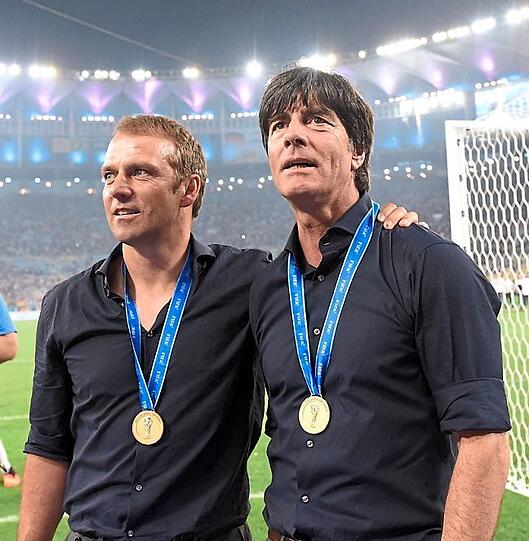 Riesiger Triumph als Co-Trainer: Flick mit Joachim Löw (r.) nach dem WM-Sieg 2014.