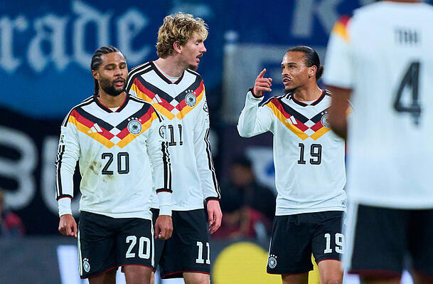 Bekommen bald wohl Konkurrenz im DFB-Team: Serge Gnabry (l.) und Leroy Sané (r.).