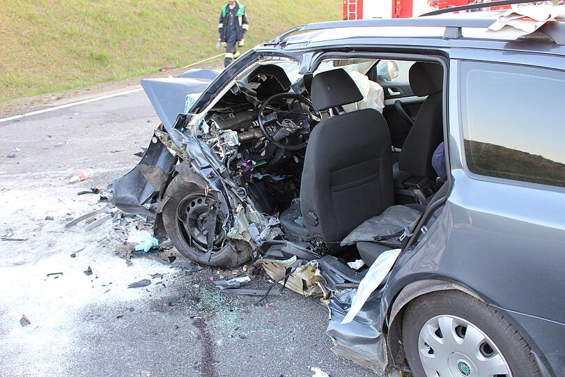 Bei dem Horror-Crash auf der B20 kam ein Mann ums Leben.
