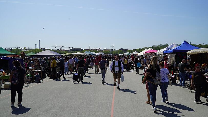 Von Ramsch bis Kult: Der Flohmarkt auf der Theresienwiese bietet für Jäger und Sammler eine große Auswahl.