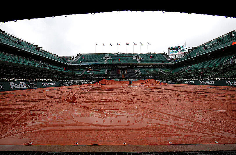 Wegen heftiger Regenfälle und schlechter Wetterprognosen haben die Organisatoren der French Open den neunten Turniertag bereits am Montagmittag komplett abgesagt. Es ist der erste "Washout" in Paris seit 16 Jahren. Die Bilder.