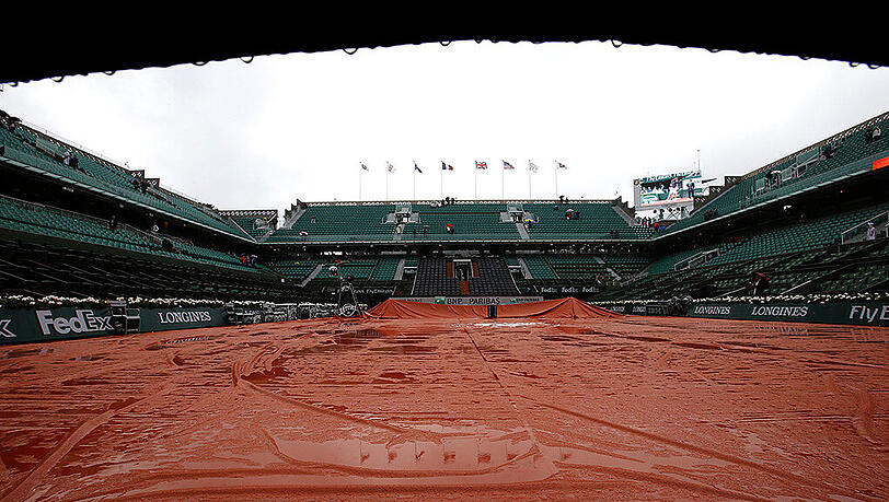 Wegen heftiger Regenfälle und schlechter Wetterprognosen haben die Organisatoren der French Open den neunten Turniertag bereits am Montagmittag komplett abgesagt. Es ist der erste "Washout" in Paris seit 16 Jahren. Die Bilder. Wegen heftiger Regenfälle und schlechter Wetterprognosen haben die Organisatoren der French Open den neunten Turniertag bereits am Montagmittag komplett abgesagt. Es ist der erste "Washout" in Paris seit 16 Jahren. Die Bilder.