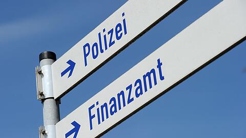 Nach wie vor gehen dem Staat jedes Jahr Milliarden Euro durch Steuerhinterziehungen verloren. Das neue Kompetenzzentrum Steuerstrafrecht in München soll deshalb die Ermittlungen forcieren. (Illustration)