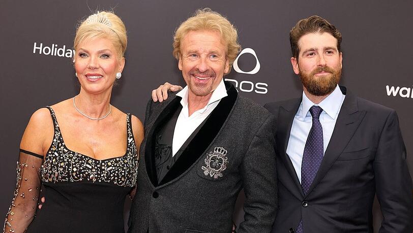 Thomas Gottschalk (mi.) mit Ehefrau Karina und Sohn Roman bei der Bambi-Verleihung 2023. Thomas Gottschalk (mi.) mit Ehefrau Karina und Sohn Roman bei der Bambi-Verleihung 2023.