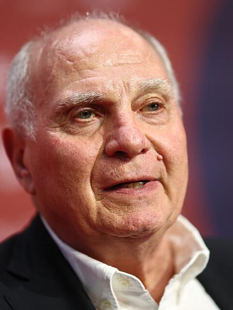 Uli Hoene&szlig; macht sich Sorgen um Bayern-Trainer Vincent Kompany. (Archivbild)