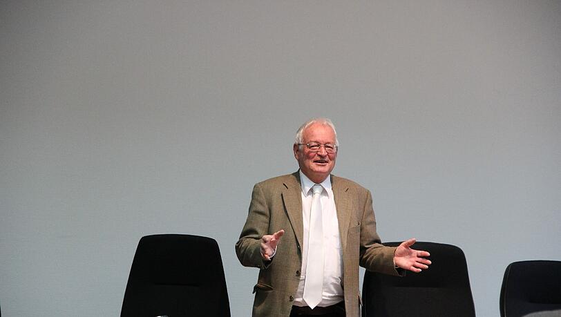 Lässt sich die gute Laune nicht verderben: Richter Hans-Joachim Eckert vor der Verhandlung. Lässt sich die gute Laune nicht verderben: Richter Hans-Joachim Eckert vor der Verhandlung.