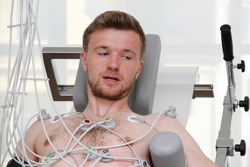 Kabel dran und los geht's: Die Löwen beim Herzcheck. Die Bilder