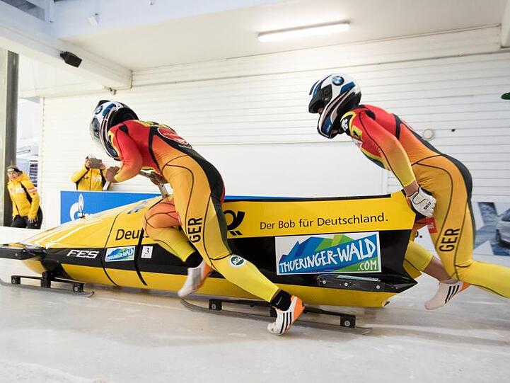 Mariama Jamanka (l) und Annika Drazek stellten Bahnrekord auf.