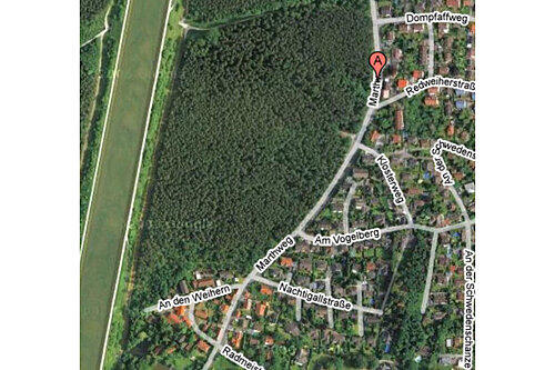 Der Bannwald zwischen dem Nürnberger Stadtteil Weiherhaus (rechts) und dem Donau-Main-Kanal: Das Forstamt schlägt hier derzeit so viel Holz, wie in den letzten acht Jahren nachgewachsen ist. Vor allem alte Bäume müssen jungen Gehölzen Platz machen.