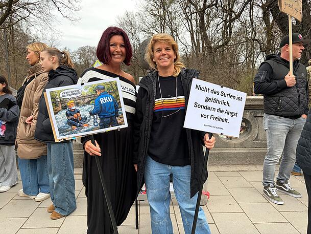 Tanja Thaler (l.) und Conni Grundmann sind die Organisatorinnen.