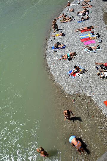 Biergarten, Eisbach, Isar, Gelateria - so genießt München die Hitzewelle.