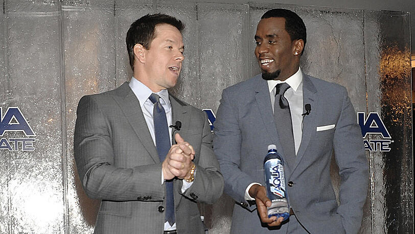 Mark Wahlberg (l.) und Sean Combs sind unter die Wassertrinker gegangen Mark Wahlberg (l.) und Sean Combs sind unter die Wassertrinker gegangen