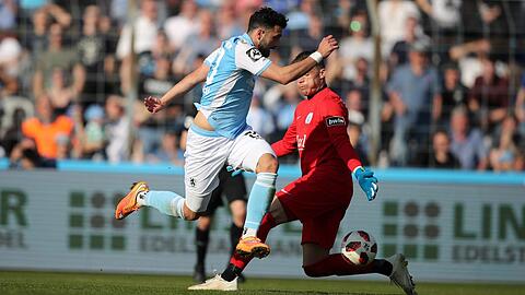 Eine seiner besten Leistungen in dieser Saison: Efkan Bekiroglu (l.) beim 1:0-Sieg des TSV 1860 gegen Meppen.