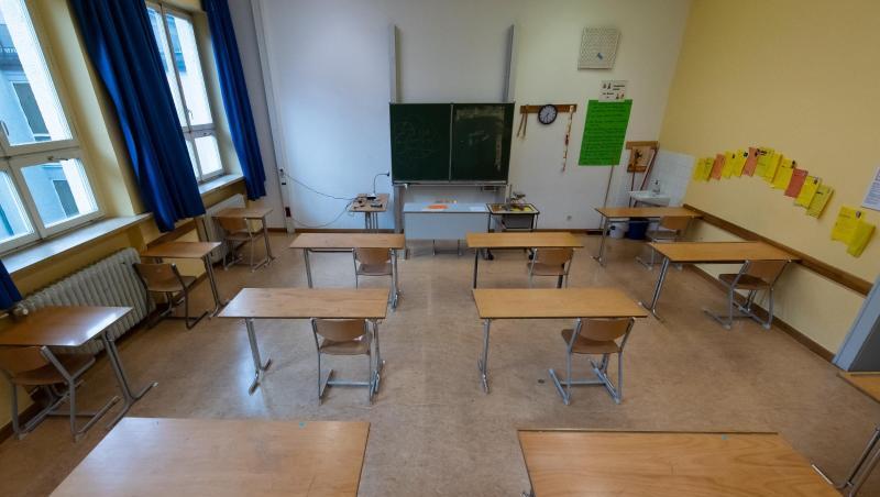 Ein Klassenzimmer im Rupprecht-Gymnasium in München ist mit dem vorgeschriebenen Mindestabstand aufgestellt. Ein Klassenzimmer im Rupprecht-Gymnasium in München ist mit dem vorgeschriebenen Mindestabstand aufgestellt.