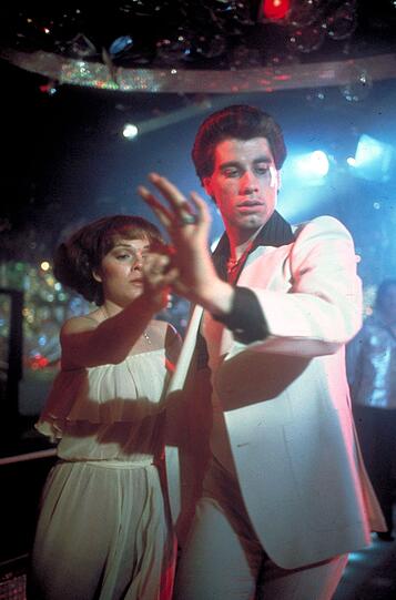 Als Tony Manero (John Travolta) Stephanie (Karen Lynn Gorney) für einen Tanzwettbewerb als Partnerin gewinnt, hofft er, sich eine bessere Zukunft ertanzen zu können. Als Tony Manero (John Travolta) Stephanie (Karen Lynn Gorney) für einen Tanzwettbewerb als Partnerin gewinnt, hofft er, sich eine bessere Zukunft ertanzen zu können.