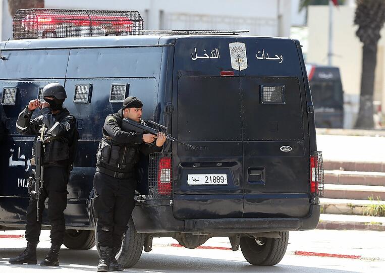 Sehen Sie hier weitere Bilder vom Einsatz der tunesischen Sondereinsatzkräfte in Tunis.